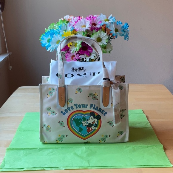 🌿  DISNEY X COACH CANVAS TOTE WITH FLORAL PRINT AND MICKEY MOUSE 🌿 NWT 🌿 - Picture 2 of 16